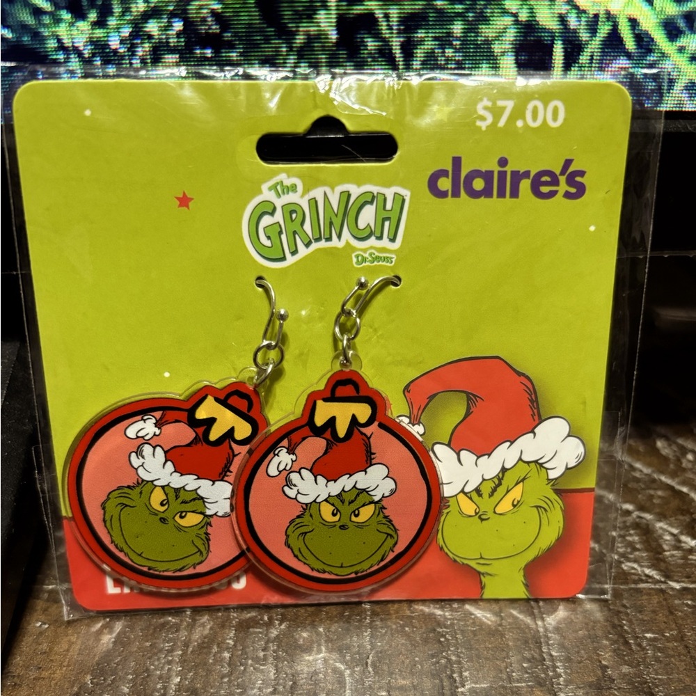 Claire’s The Grinch dangle sensitive earrings (NWT)